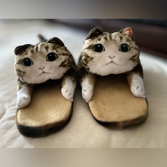 Cute 3D Cat Plush Slippers Cozy Fuzzy Indoor Shoes with Tail Detail. - Picture 5 of 8